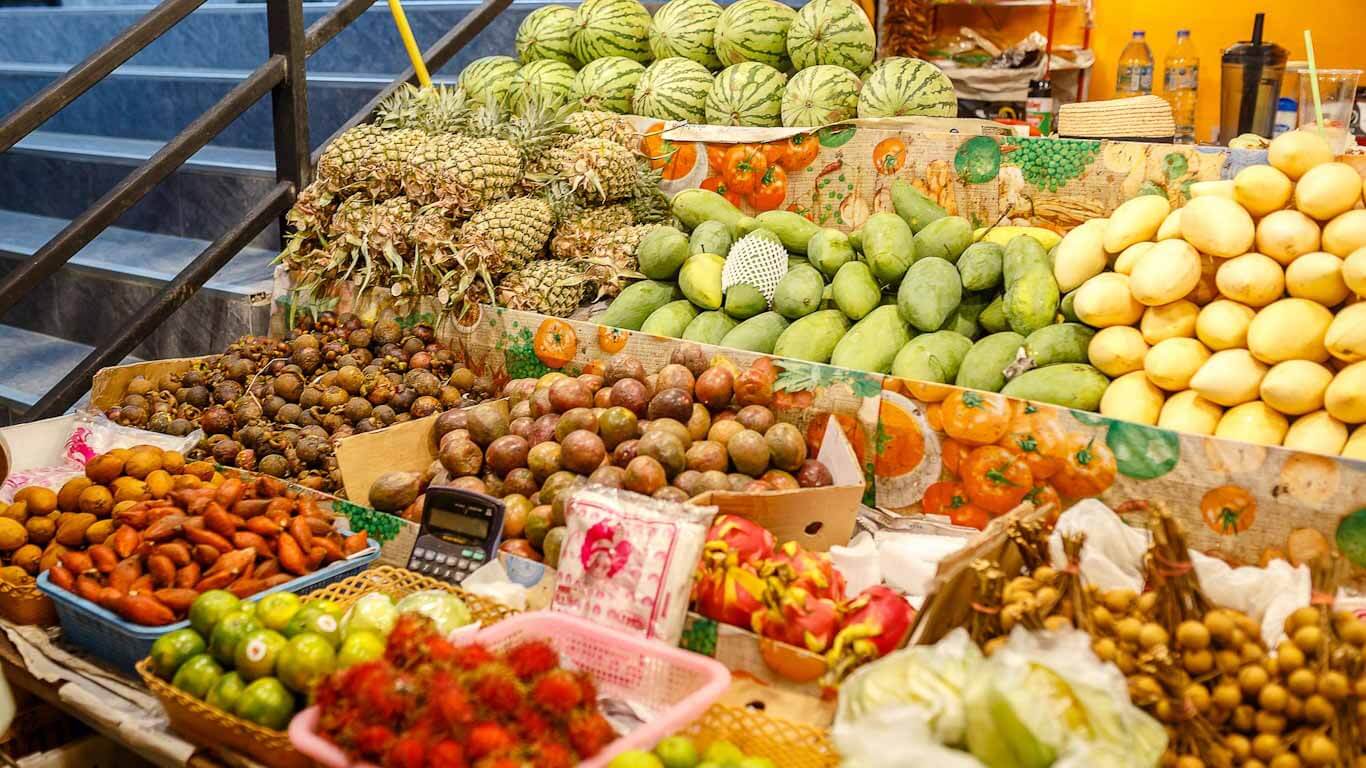 thai fruit display at market