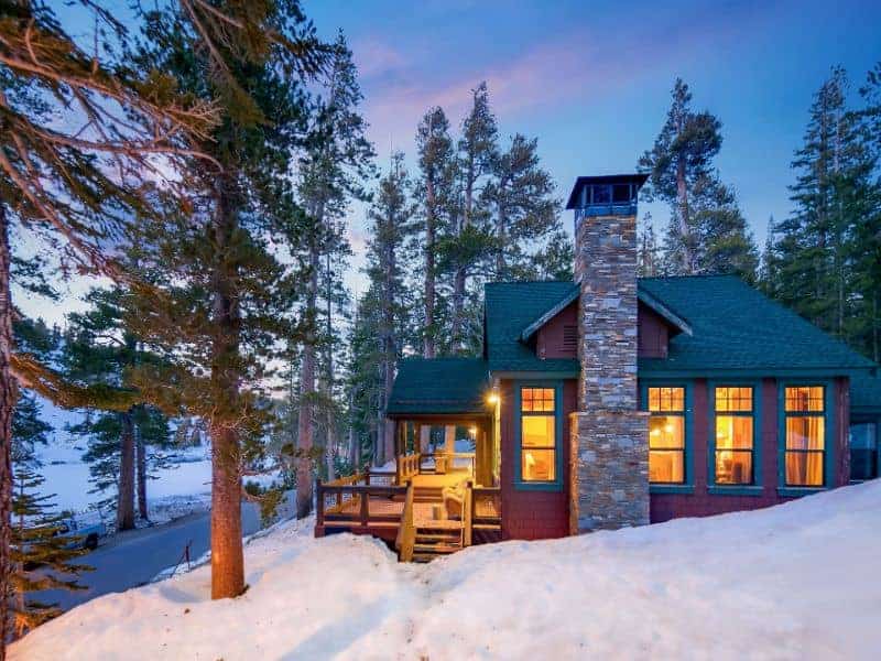 mammoth lodging in snow